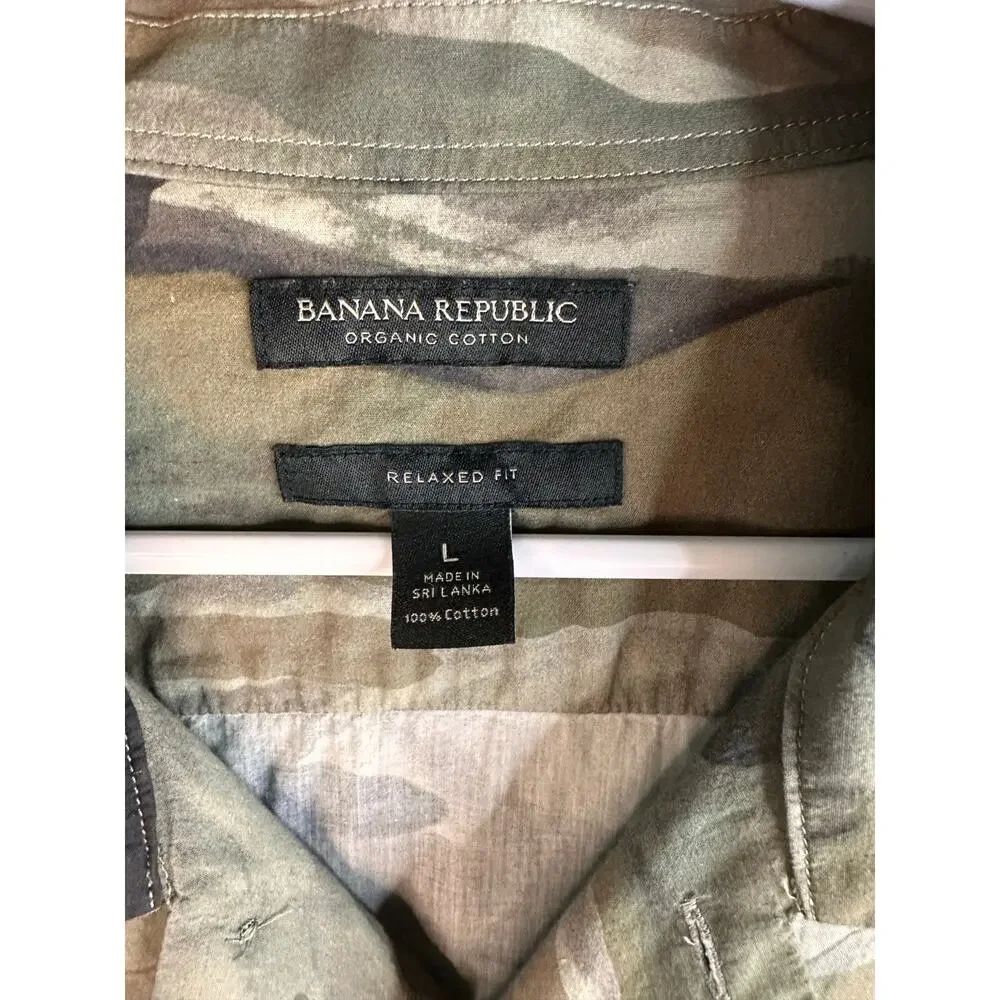 Banana Republic organic cotton resort shirt green camouflage print Size Large